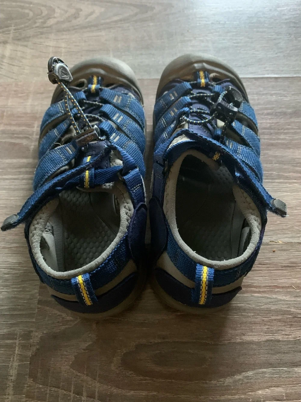 Keen — boys size 4 blue water sandal shoes